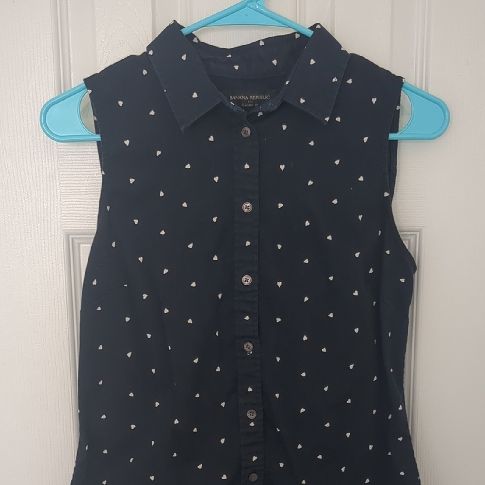 Banana Republic Black Sleeveless Button-Down Shirt with White Heart Print